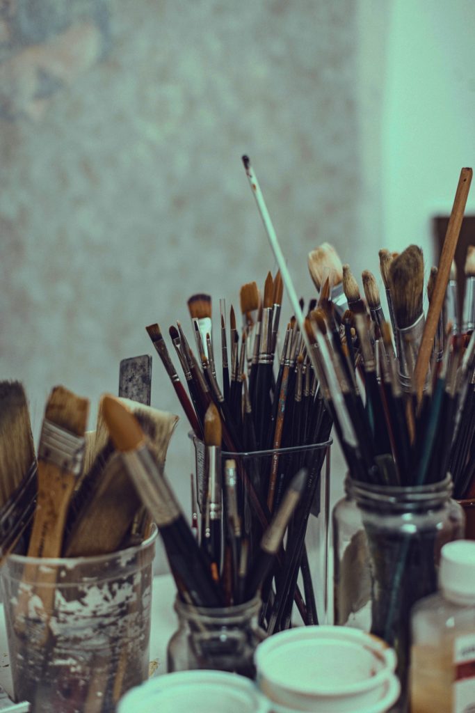 How to clean paintbrushes?